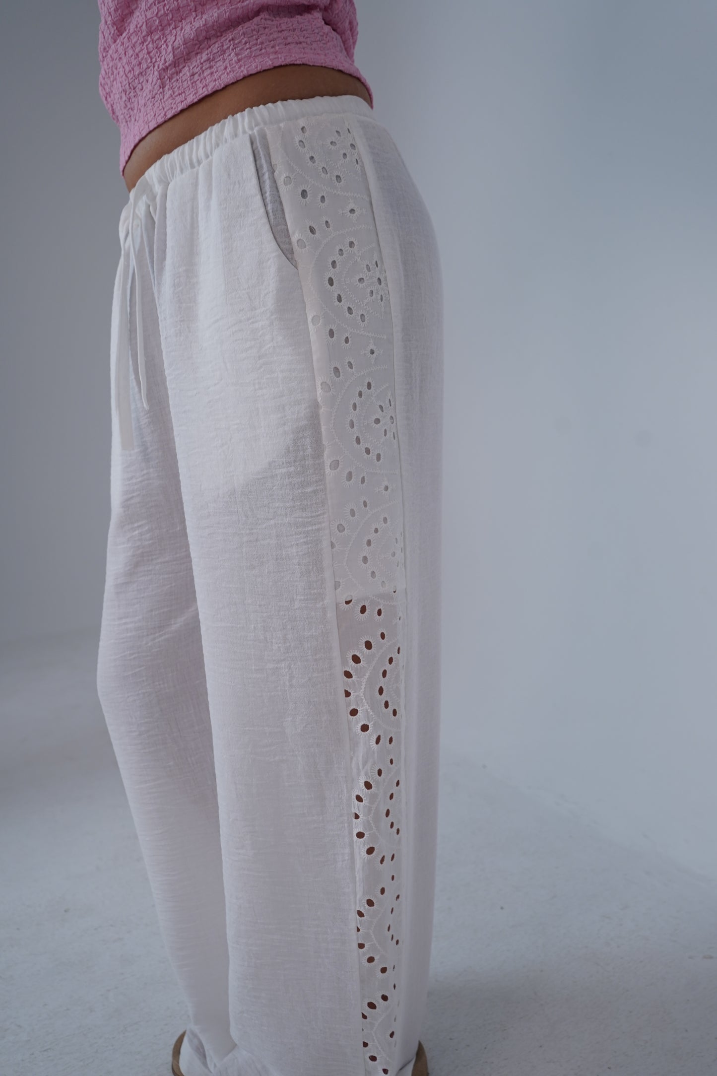 Side-Broderie linen pants